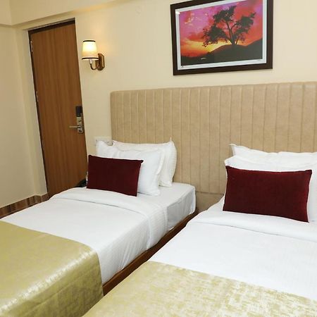 Gadiraju Palace Convention Centre & Hotel ヴィシャーカパトナム エクステリア 写真
