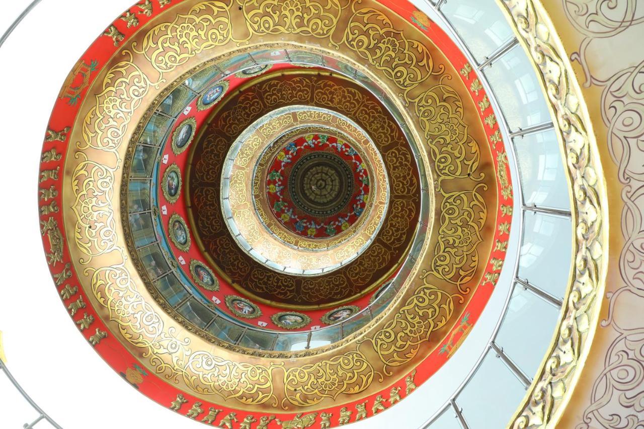 Gadiraju Palace Convention Centre & Hotel ヴィシャーカパトナム エクステリア 写真