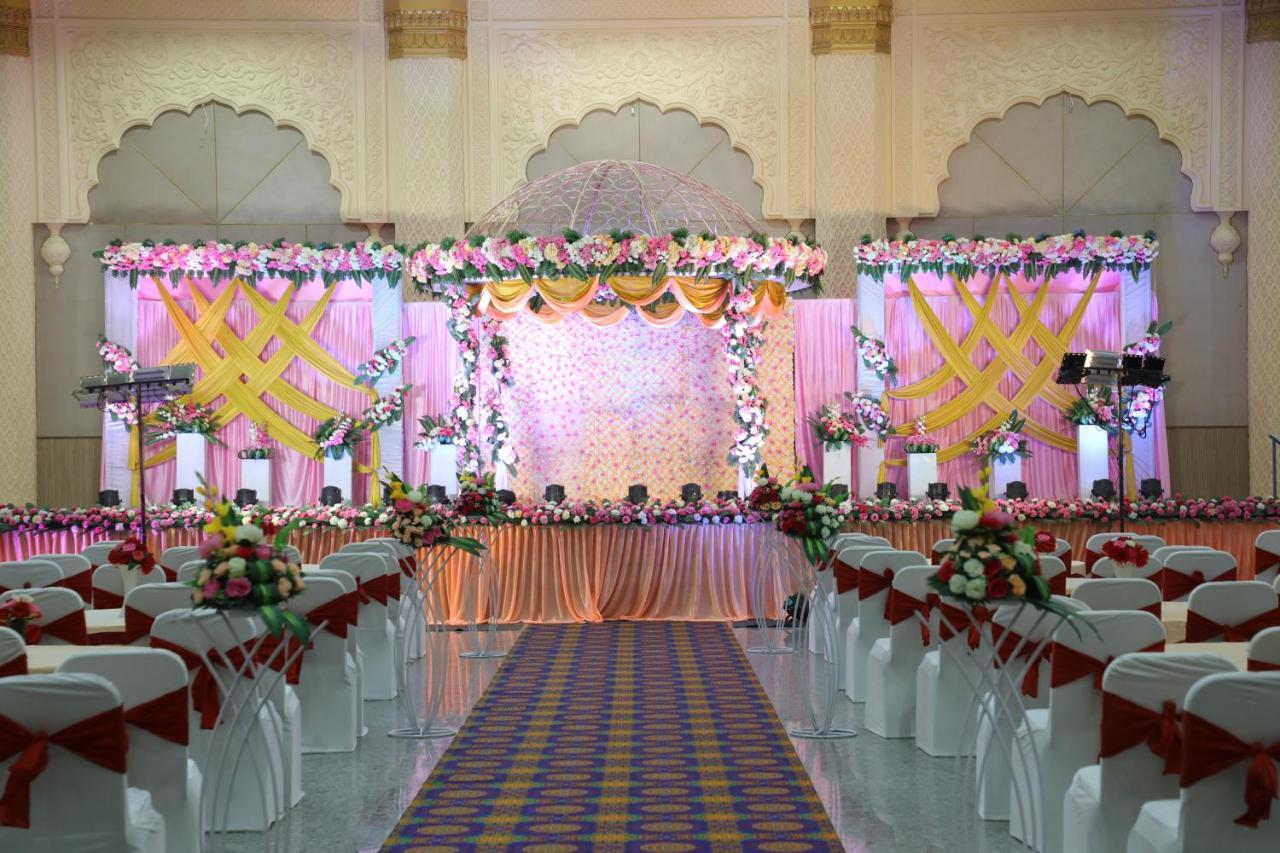 Gadiraju Palace Convention Centre & Hotel ヴィシャーカパトナム エクステリア 写真