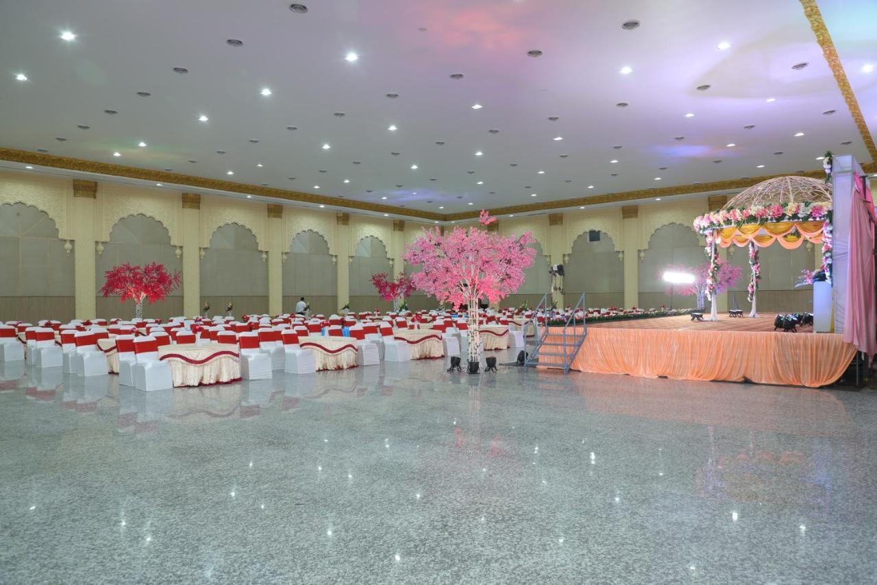Gadiraju Palace Convention Centre & Hotel ヴィシャーカパトナム エクステリア 写真