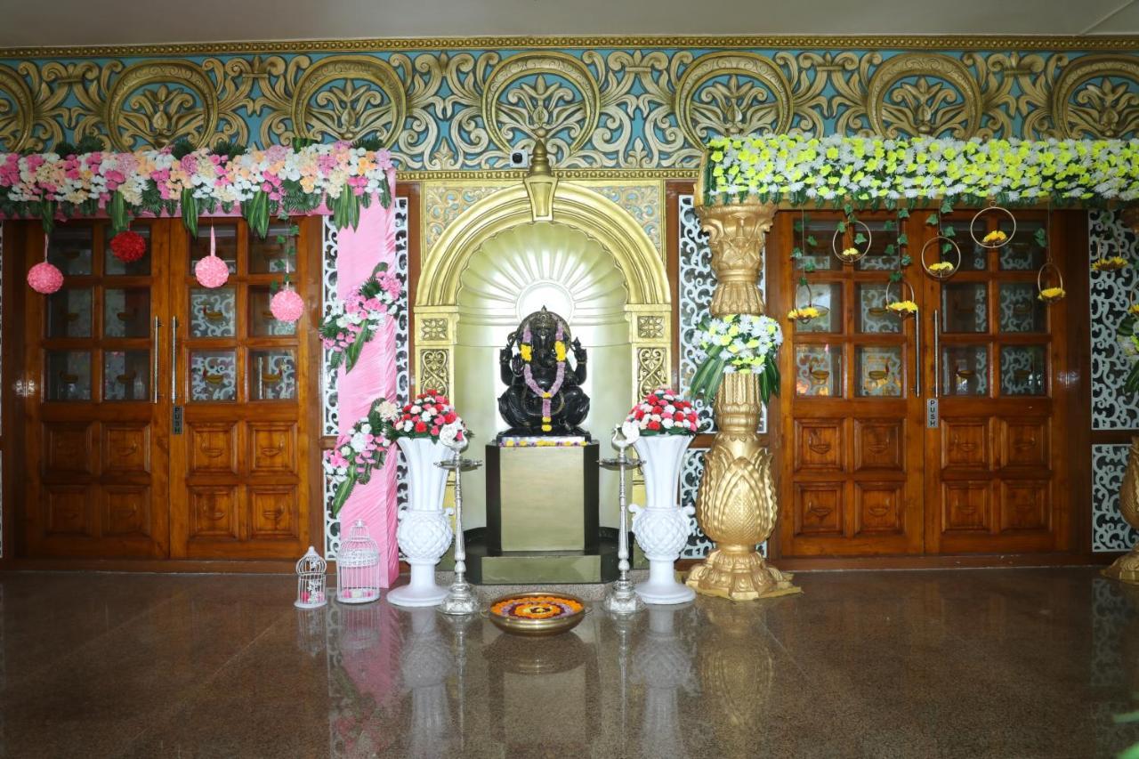 Gadiraju Palace Convention Centre & Hotel ヴィシャーカパトナム エクステリア 写真