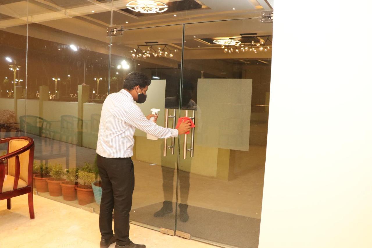 Gadiraju Palace Convention Centre & Hotel ヴィシャーカパトナム エクステリア 写真