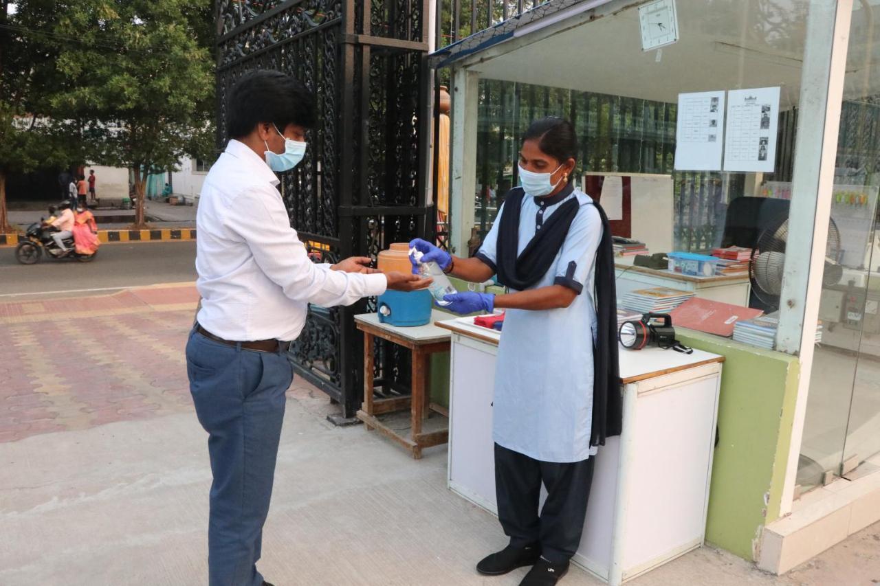 Gadiraju Palace Convention Centre & Hotel ヴィシャーカパトナム エクステリア 写真
