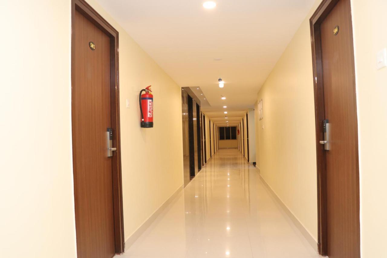 Gadiraju Palace Convention Centre & Hotel ヴィシャーカパトナム エクステリア 写真