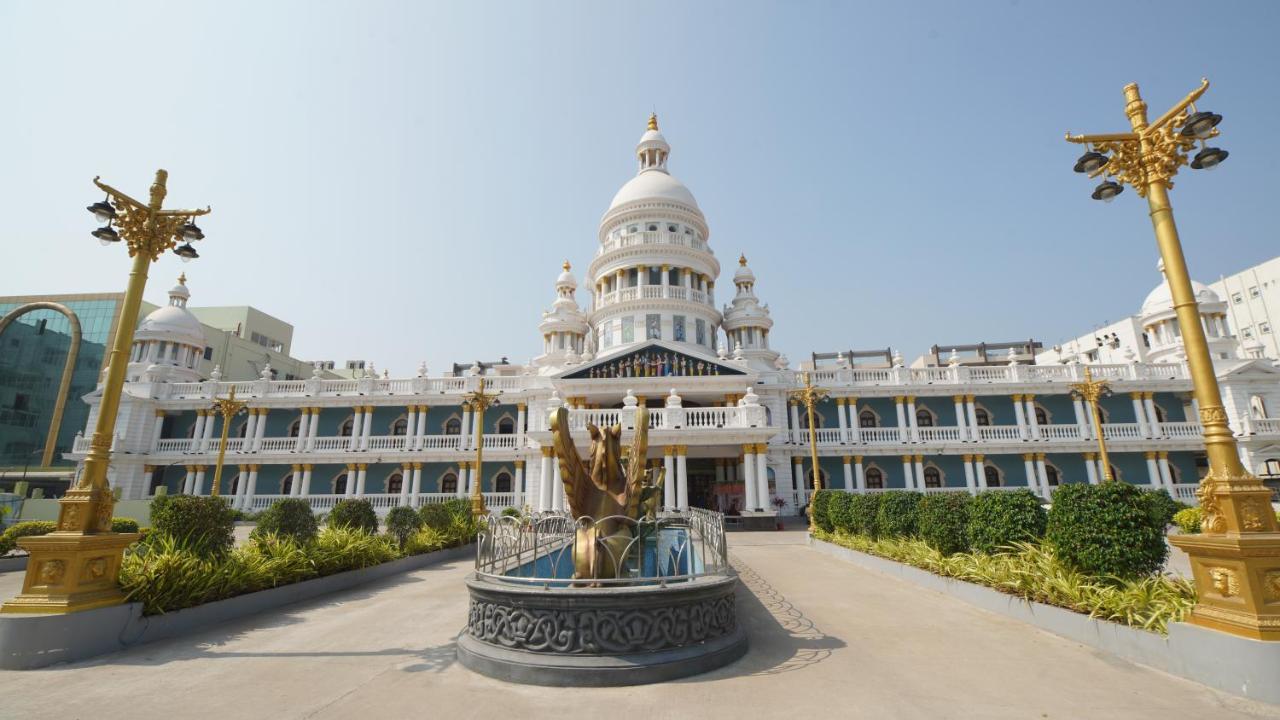 Gadiraju Palace Convention Centre & Hotel ヴィシャーカパトナム エクステリア 写真
